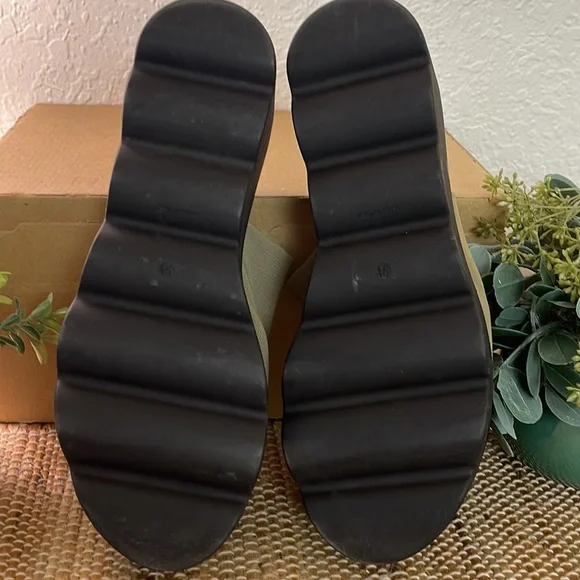 Donald J. Pliner slide wedge size 9.5 - Picture 6 of 8